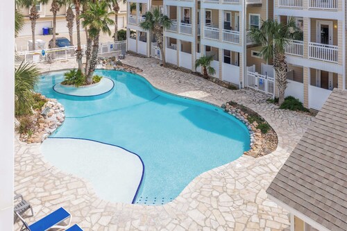 Padre Island Retreat w/ Optional Golf Cart