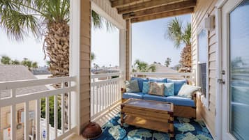 Stadtwohnung, Mehrere Betten, Balkon, Poolblick (Padre Island Retreat) | Terrasse/Patio