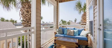 Stadtwohnung, Mehrere Betten, Balkon, Poolblick (Padre Island Retreat) | Terrasse/Patio