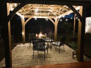 Outdoor dining - Sunny Side Up A Charming Retreat! (Tampa)