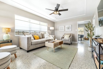 Sunny Side Up A Charming Retreat!