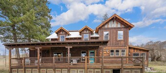 Costitch Lake Homestead Extraordinary Views!