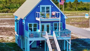 Exterior - A Wave From it All - 3BR Beachside Coastal Retreat (Gulf Shores)