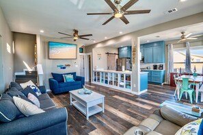 House, Multiple Beds, Patio, Ocean View (A Wave From it All) | Living area