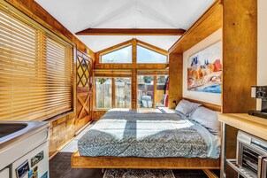 1 habitación, decoración personalizada y muebles diferentes 