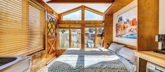 Snuggle Inn A Romantic Couples Retreat!