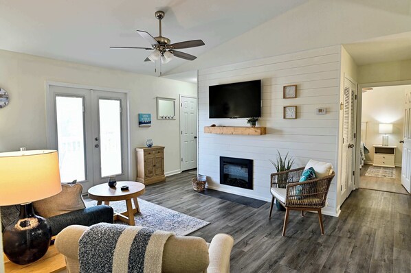 Apartment, Multiple Beds, Hot Tub | Living area | 42-inch flat-screen TV with digital channels