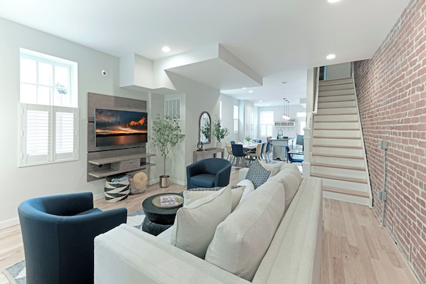 Smart TV - Upscale Old Town Alexandria Retreat - Walk to King St Metro (Alexandria)