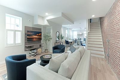 Upscale Old Town Alexandria Retreat - Walk to King St Metro