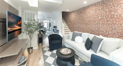 Upscale Old Town Alexandria Retreat - Walk to King St Metro