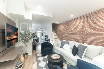 Upscale Old Town Alexandria Retreat - Walk to King St Metro