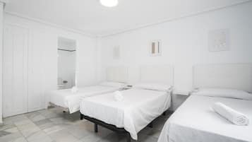 Habitación triple estándar | Wifi gratis y ropa de cama