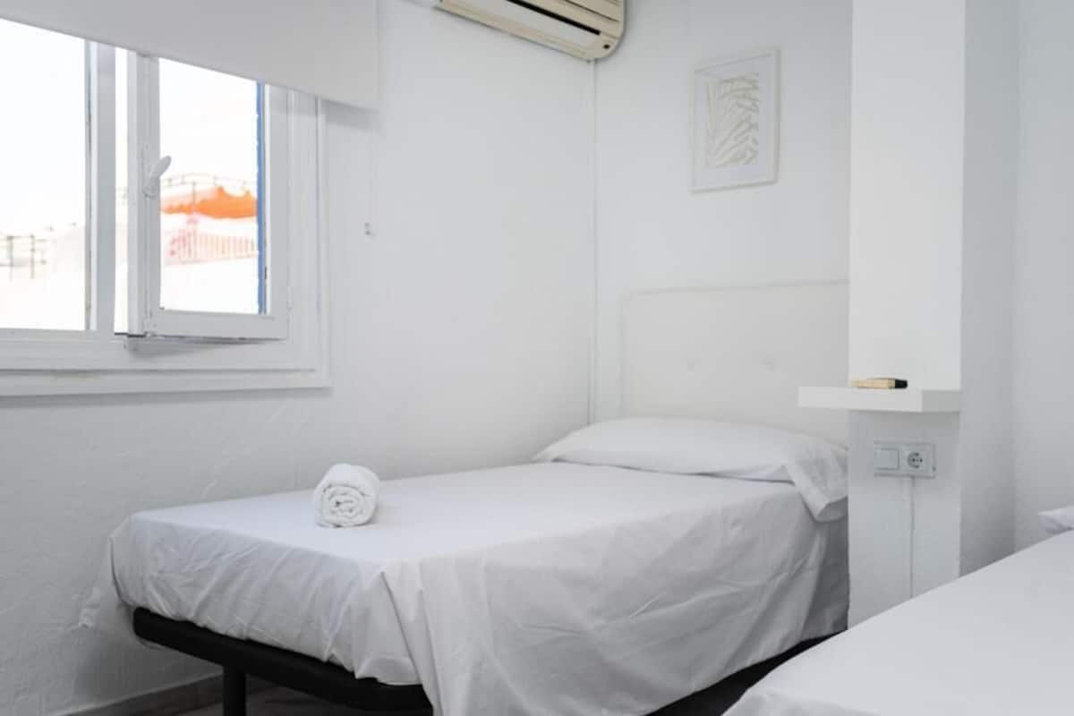 Kamar Double Standar | Wi-Fi gratis dan seprai linen