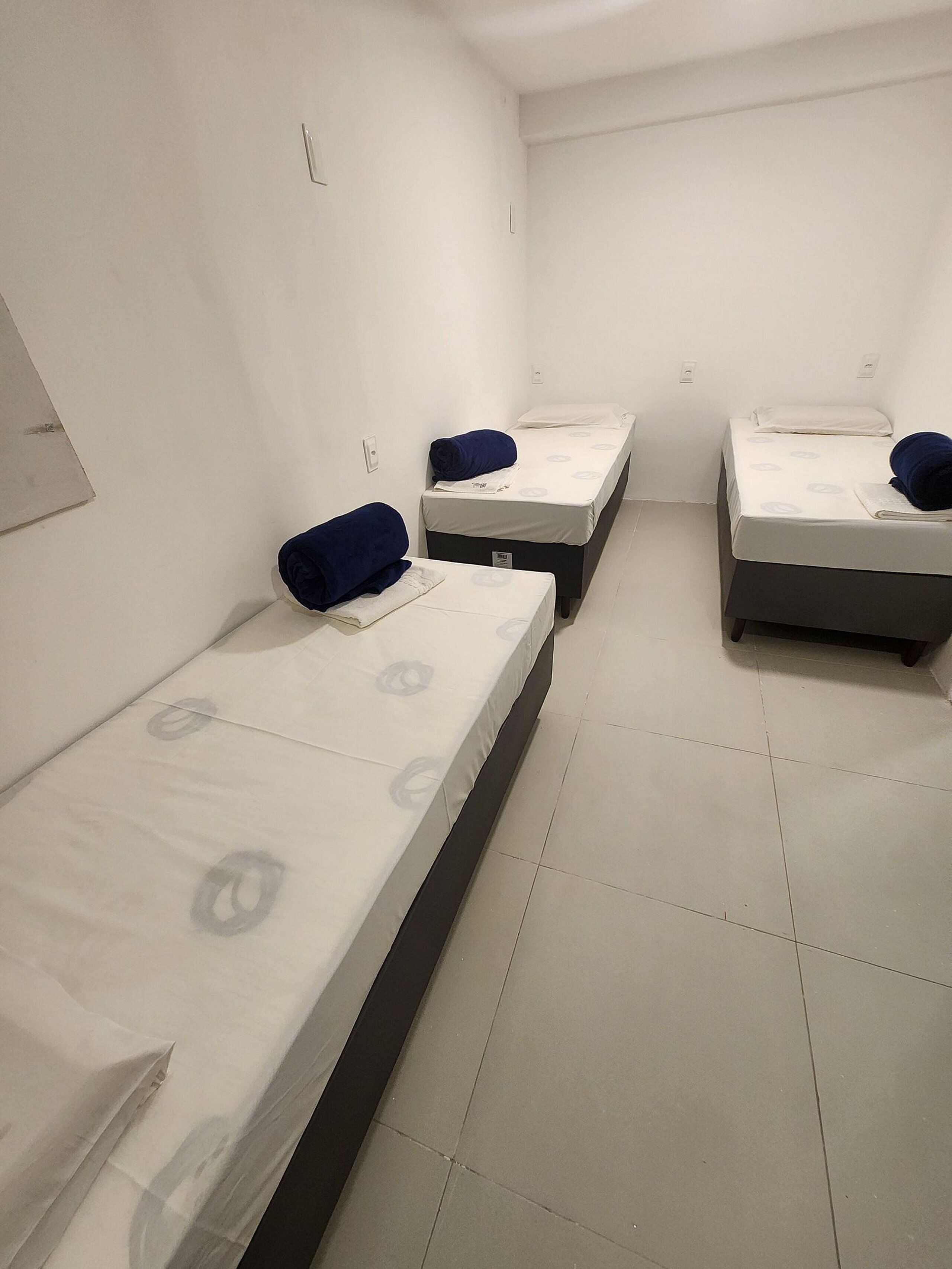 Quarto triplo básico | Wi-Fi de cortesia