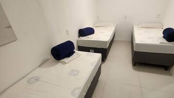 Quarto triplo básico | Wi-Fi de cortesia