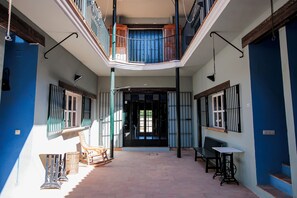 Courtyard - HN Romero 18 (Almonte)
