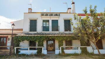 Façana frontal de l'allotjament