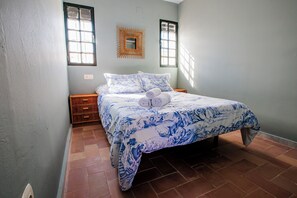 Down comforters, individually decorated, individually furnished - HN Romero 18 (Almonte)