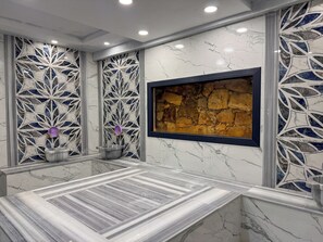 Couples treatment room(s), sauna, Turkish bath/hammam, body treatments