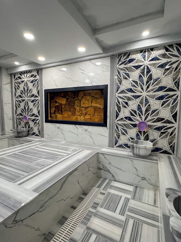 Couples treatment room(s), sauna, Turkish bath/hammam, body treatments