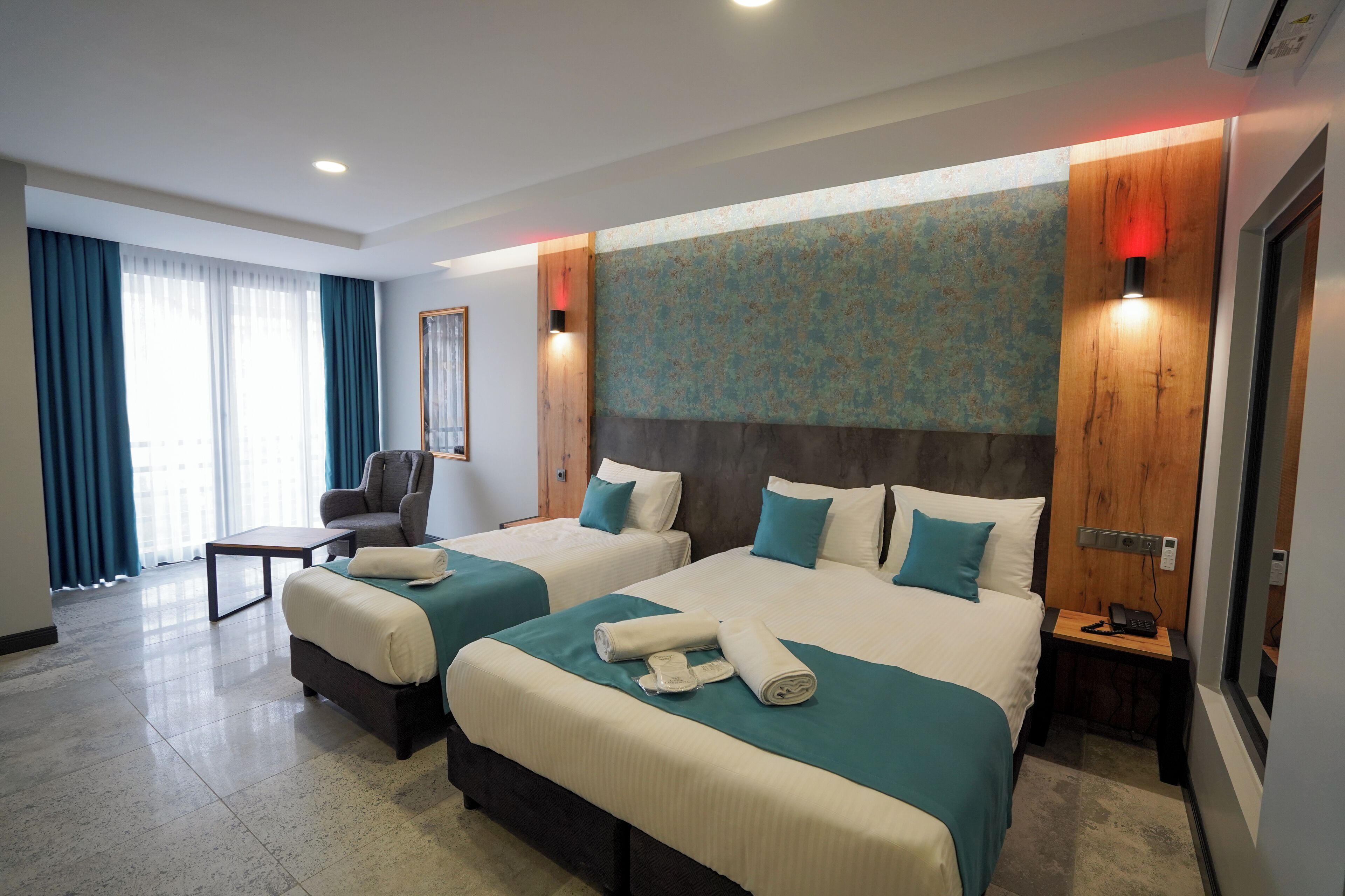 スタンダード ダブルまたはツインルーム プールビュー | デスク、ノートパソコン用作業スペース、WiFi (無料)