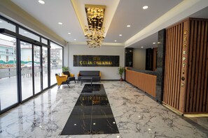 Qu��ầy tiếp tân