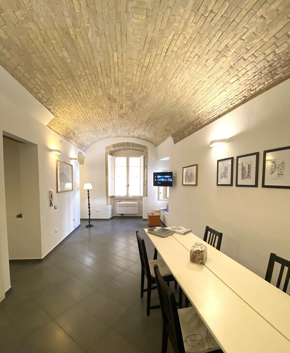 Deluxe Apartment | Living area | Flat-screen TV - CMH Castello Suites (Cagliari)