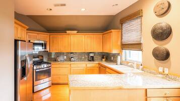 Micro-ondas, fogão, cooktop, lava-louças