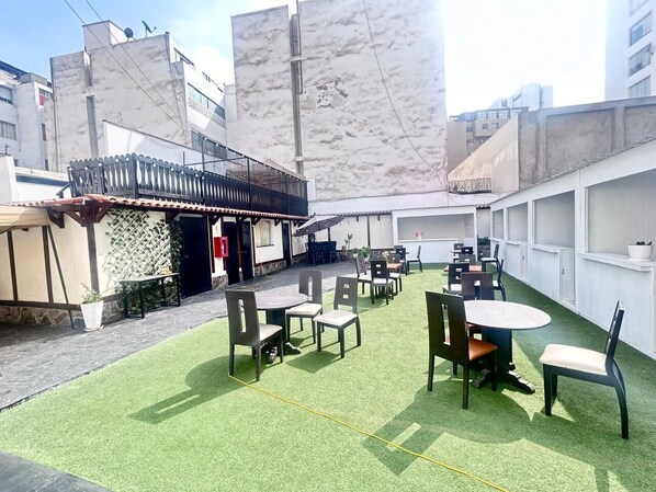 Terrace/patio - Green Orchid Hostel (Lima)