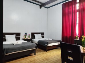 Basic Double Room | Free WiFi, bed sheets - Green Orchid Hostel (Lima)