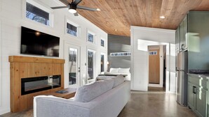 Smart TV, fireplace - Luxurious Modern Cabin - Timber For Two (Blue Ridge)