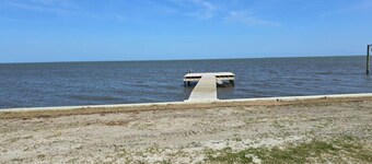 4BR Soundfront cottage |Private Dock|Fishing|