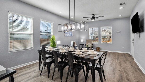 House | 4 bedrooms - Retreat to a Brand-new Downtown Home 4BR 3BA (San Antonio)