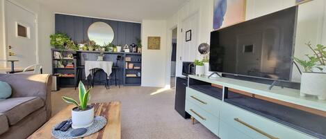 TV connectée, jeux vidéo, livres