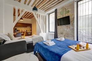 1 habitación, tabla de planchar con plancha, wifi y ropa de cama 