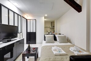 2 habitaciones, tabla de planchar con plancha, wifi y ropa de cama 