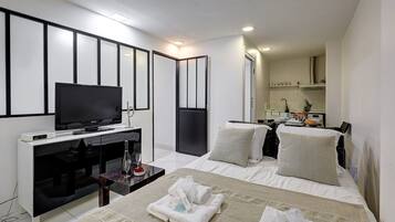 2 bedrooms, iron/ironing board, WiFi, bed sheets