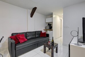 TV - 373 Suite Suzanne - Superb apartment in Paris (Paris 11 Popincourt)