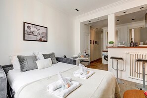 Iron/ironing board, WiFi, bed sheets