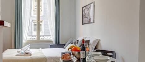 Fer et planche Ă repasser, Wi-Fi, literie fournie