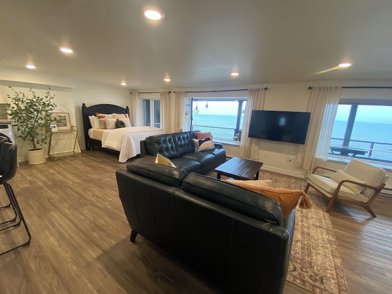 Location And Panoramic Lake Views Will Make For An Unforgettable Experience. - Duluth, MN