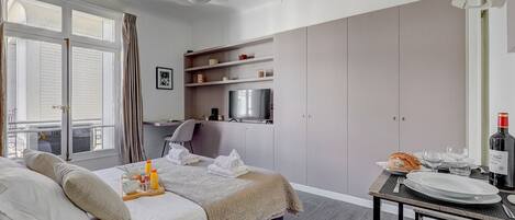 Bügeleisen/Bügelbrett, WLAN, Bettwäsche