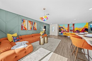 Living area - Brand New Theme House w Game Room : Encanta Magical (Palm Bay)