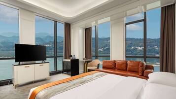 Room, 1 King Bed, Non Smoking (Full River View)