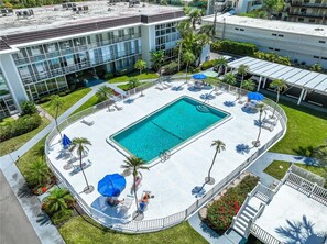 Pool - Spend a few month at the beach! 2BR/2Ba, gated beachfront condo with heated pool (Sarasota)