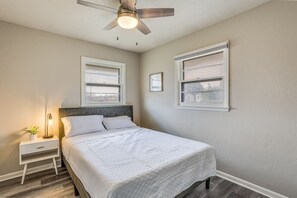 3 soverom, strykejern/-brett, wi-fi og sengetøy