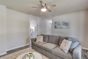 TV, ping pong - Andover Abode - sleeps 6 (Andover)