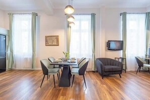 Dining - Secret Haven Parisian Style With Parking (Sofia)