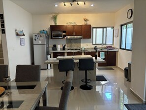 Microwave, stovetop - Cozy Home close to Beach (Puerto Morelos)