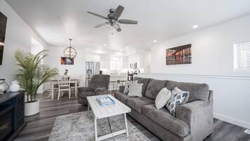 Televisión, chimenea, videojuegos y futbolito